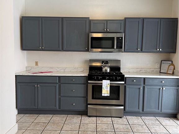 3rd image of 200 Albemarle St