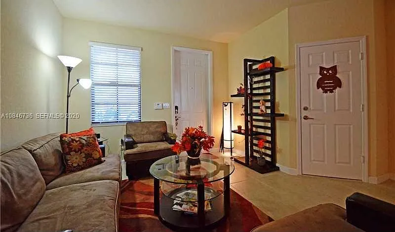 3 bed, 2.5 bath, 1610 sqft, $3,600 — Photo 2