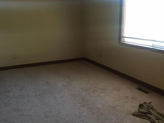 3rd image of 33298 SW Meadowbrook Dr