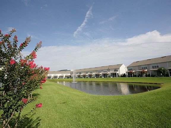 Pond to back of unit