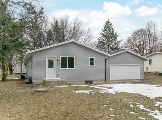 W7576 Dunning Dr, Pardeeville, WI 53954
