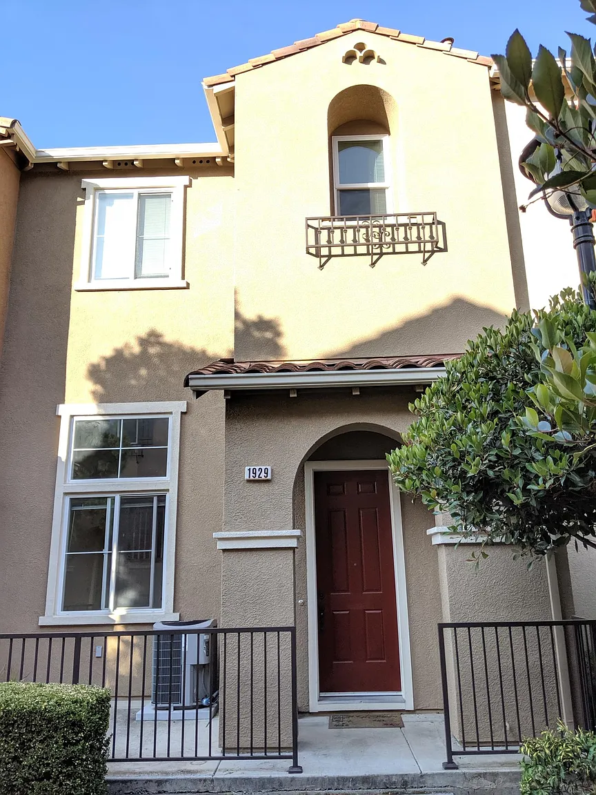 1929 Silva Pl photo 1