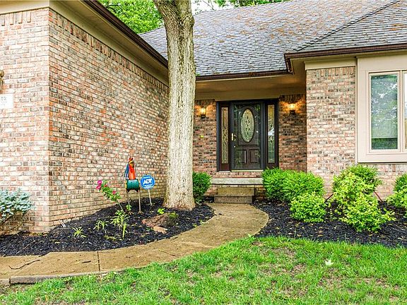 2nd image of 1052 Red Oak Dr