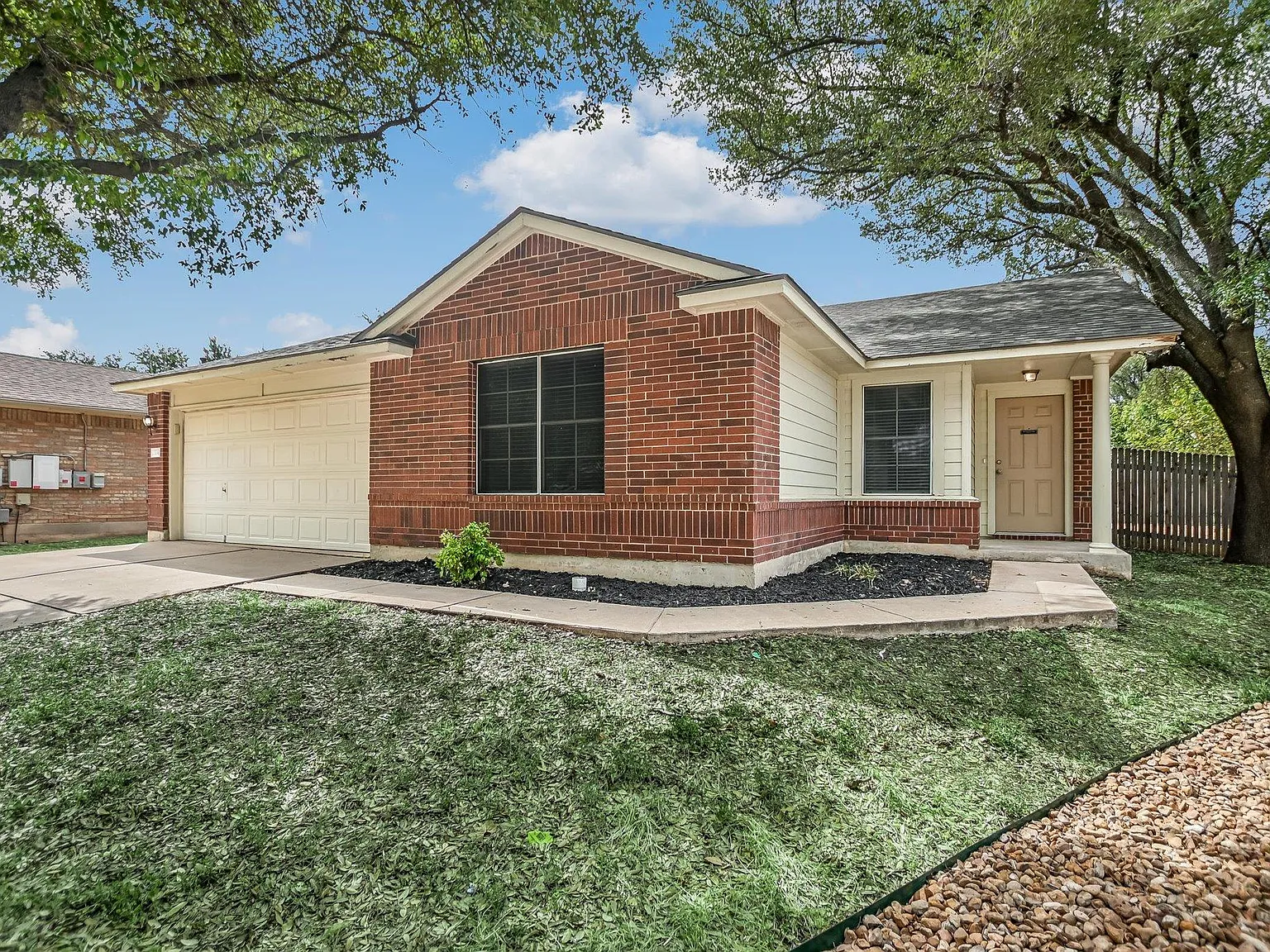 3 bed, 2.0 bath, 1695 sqft, $1,950 — Photo 1