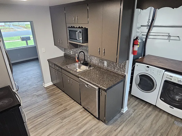 111 Broadway Blvd — Photo 11