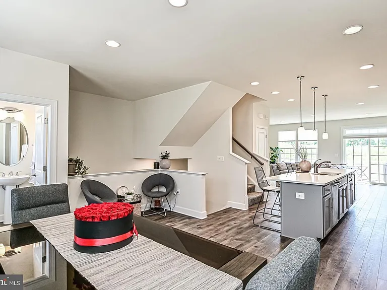 13821 Litespeed Way — Photo 3
