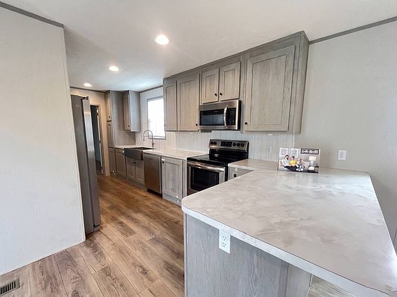 4th image of 18733 Samuels Rd #102