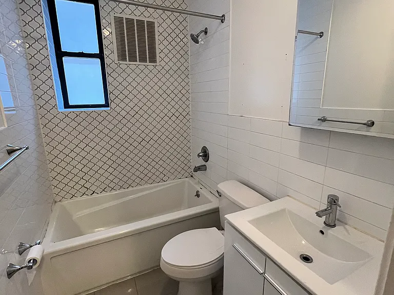 1552 President St #A — Photo 7