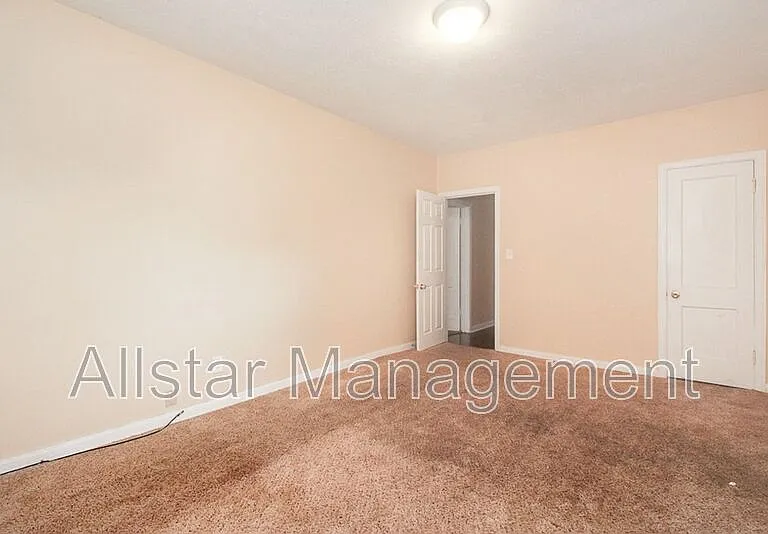 2100 Cottage Grove Dr — Photo 16
