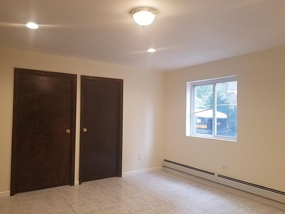 5th image of 259 Robinson Ave #1