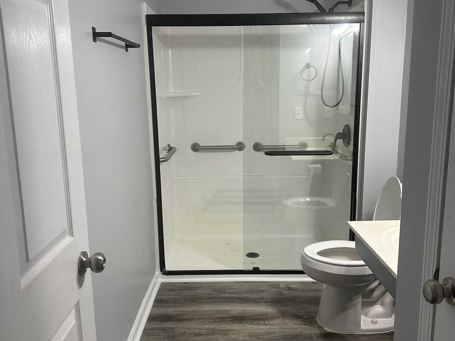 3 bed, 900 sqft, $1,400 — Photo 2