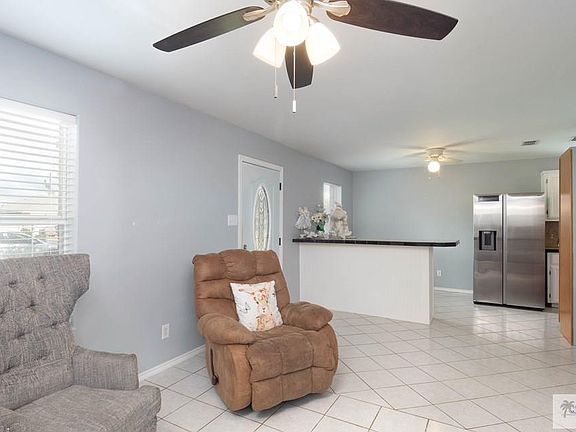 3rd image of 409 Jalapeno Dr