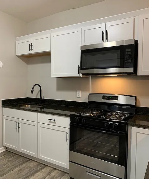 1923 Clark St #6 — Photo 3