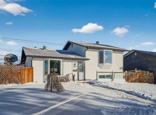 1028 S Penrith Cres SE, Calgary, AB T2A 2H7