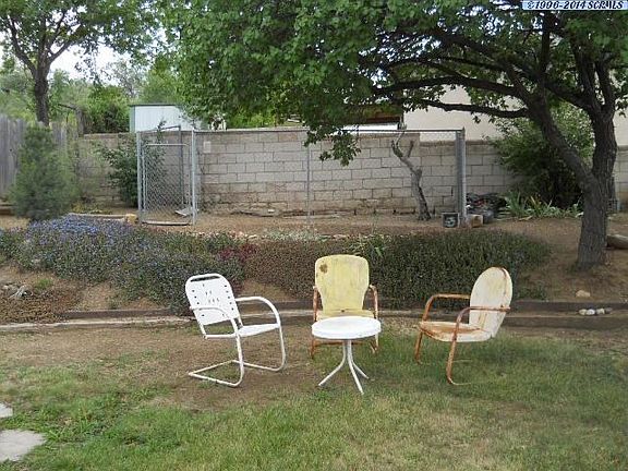 4th image of 608 E 12th St