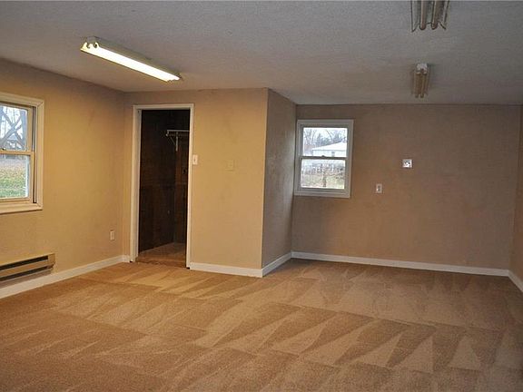2nd image of 204 E Elm St