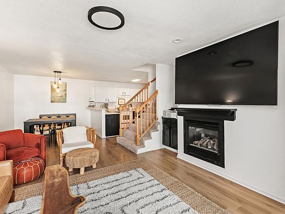 3rd image of 1513 SE Delaware Ave APT 4