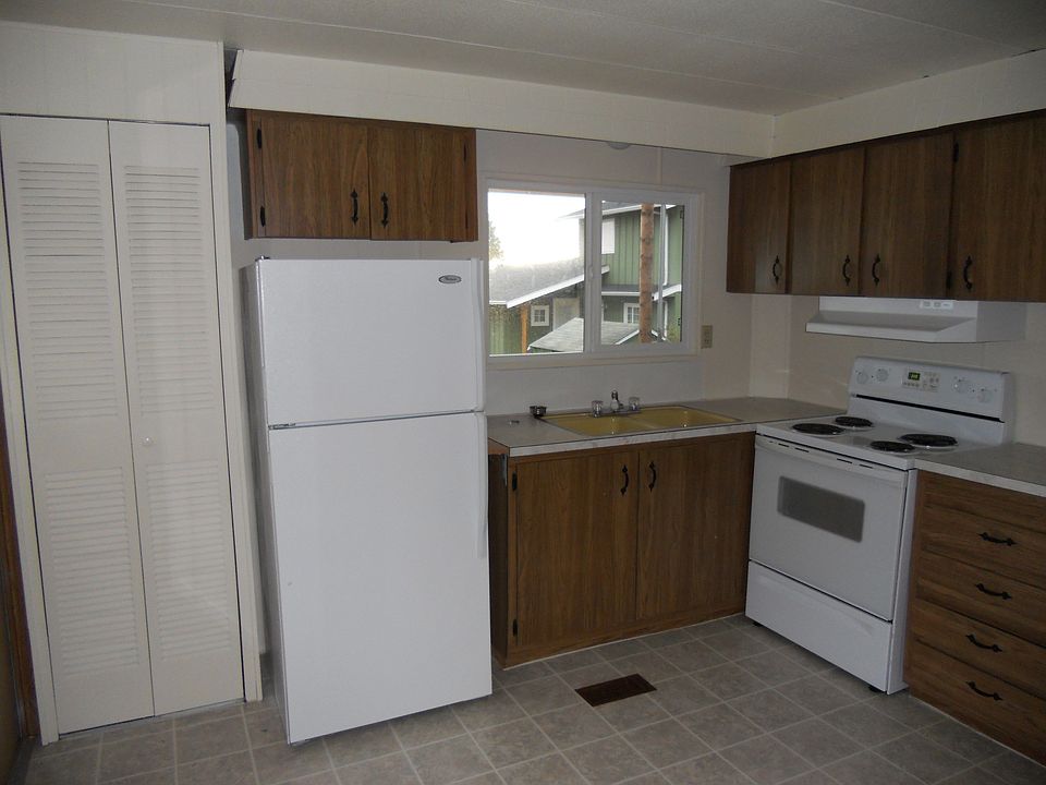 2nd image of 5076 Halverson Ln