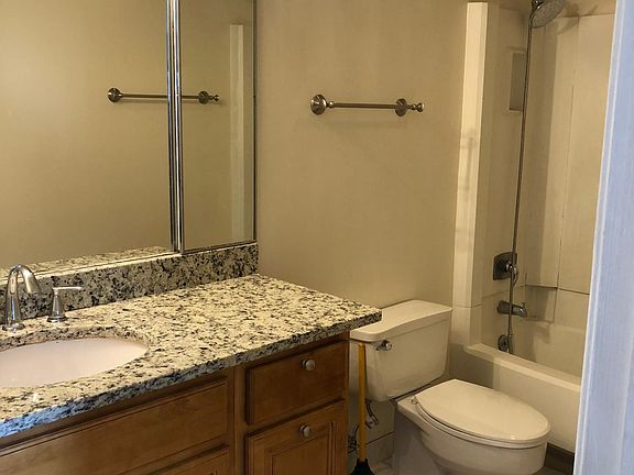 2nd image of 203 Yoakum Pkwy APT 1118