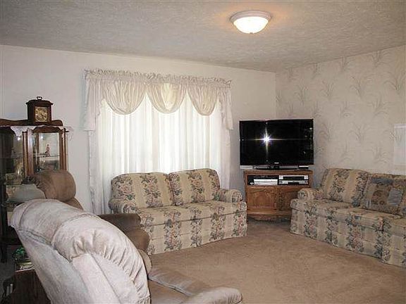 3rd image of 8612 Citta Cir