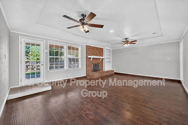 3 bed, 2.0 bath, 1573 sqft, $2,350 — Photo 3