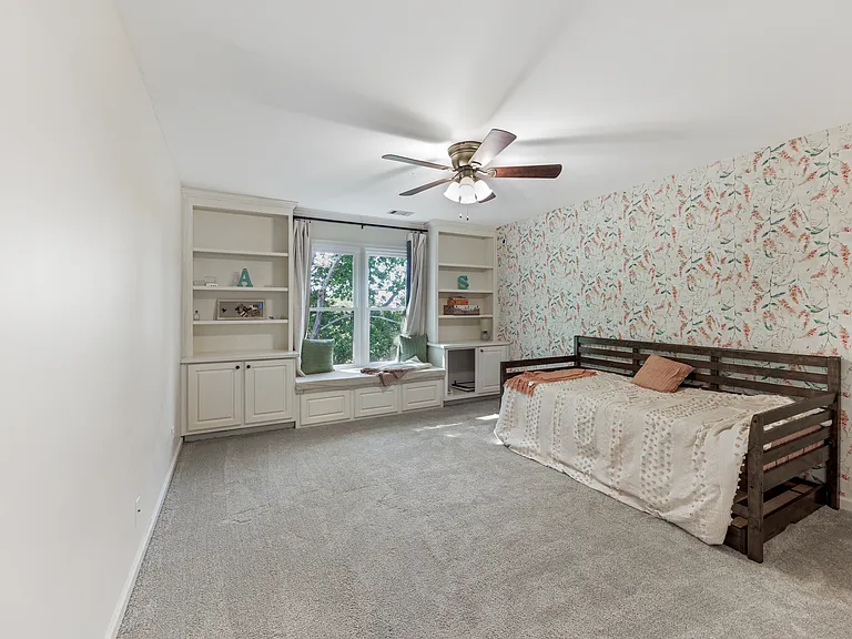 3rd Bedroom (floor 2) - pic 2