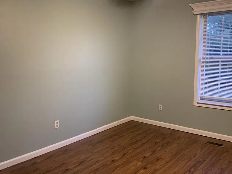 1100 Horsemans Ln — Photo 21