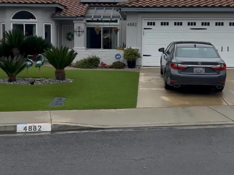 4882 Lake Park Pl — Photo 1