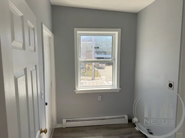 84 Providence St APT 1, Worcester, MA 01604