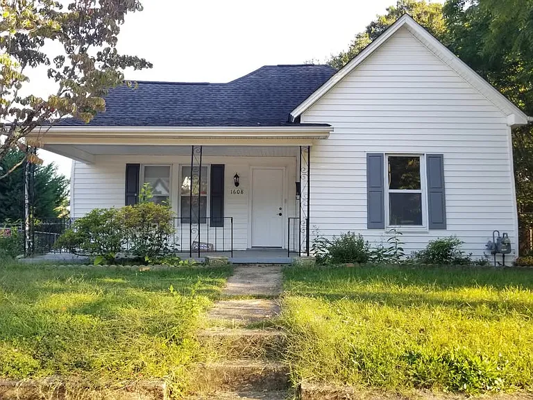 1608 Lawson Ave — Photo 1