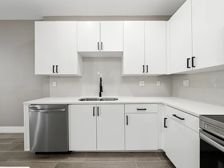 2105 Broome St — Photo 12