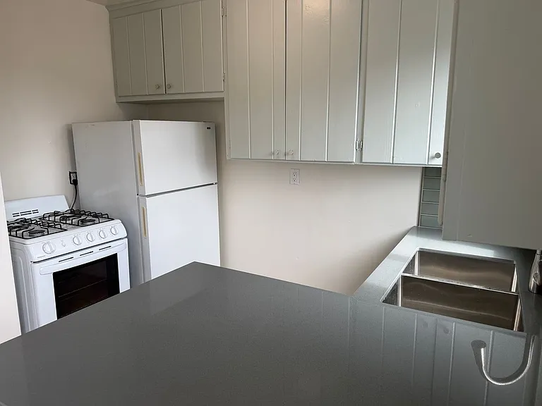 857 1/4 Missouri St — Photo 6