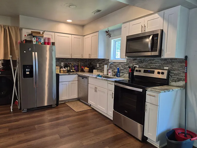 1301 Cypress Pl — Photo 6