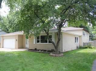 5S270 Glenoban Dr, Naperville, IL 60563