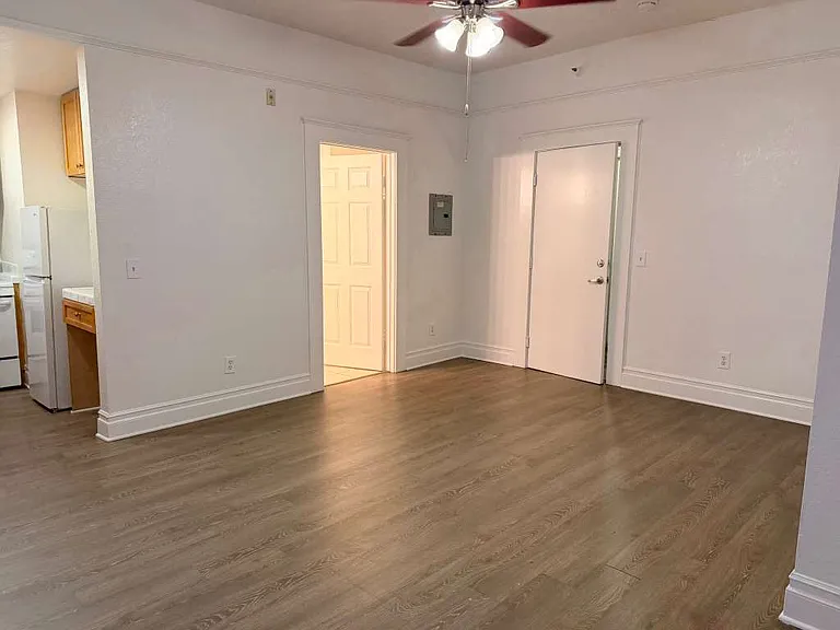 Virgil Apartments — Photo 7