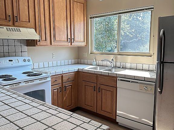 2nd image of 735 Live Oak Ave