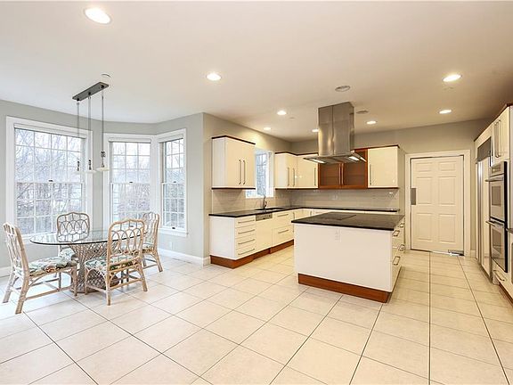 3rd image of 6 Shelley Ln