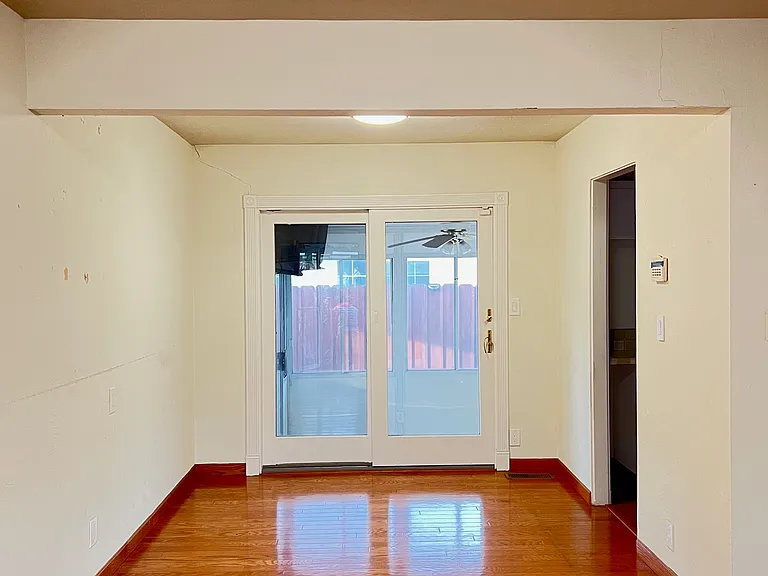 2212 Francis Ave — Photo 6