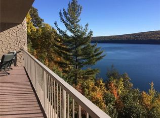 126 Cliffside Dr, Canandaigua, NY 14424