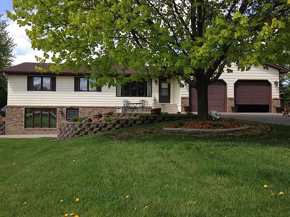 Gorgeous Landscaping & Mature Trees
						:
						Established landscaping, trees, & yard.