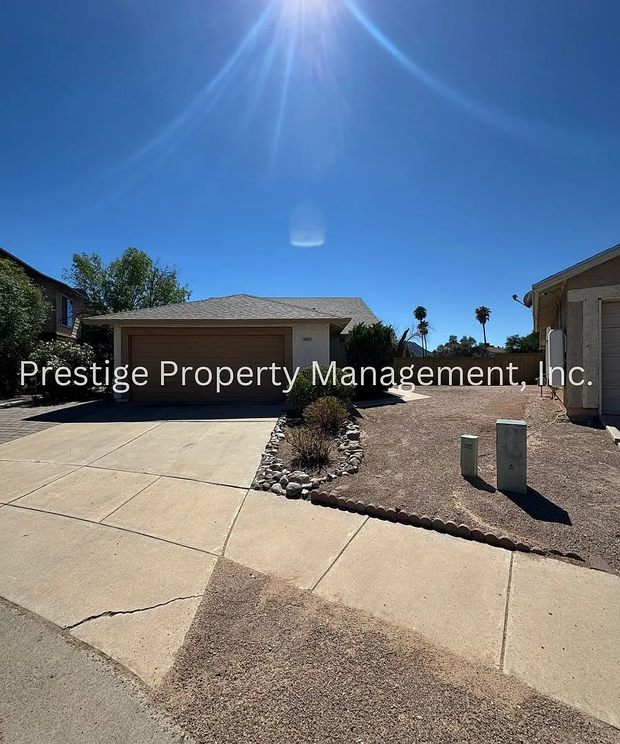 Very Cute South West Side 3/2!! Call Now! — Photo 1