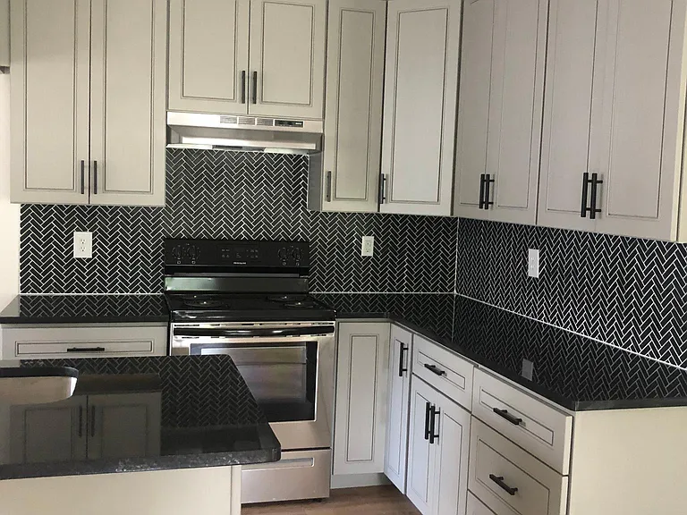107 Crane Ave — Photo 2