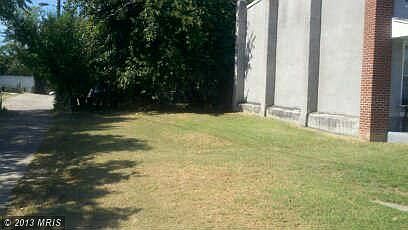 2nd image of 1000 N Warwick Ave