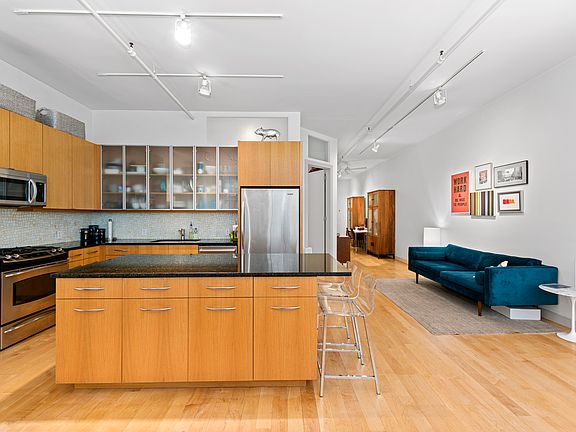 4th image of 182 Duane St Floor 2R