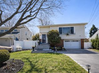 71 E Lido Promenade, Lindenhurst, NY 11757