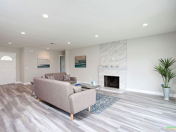 2nd image of 4058 Mira Costa St