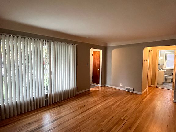 5th image of 9262 Quandt Ave