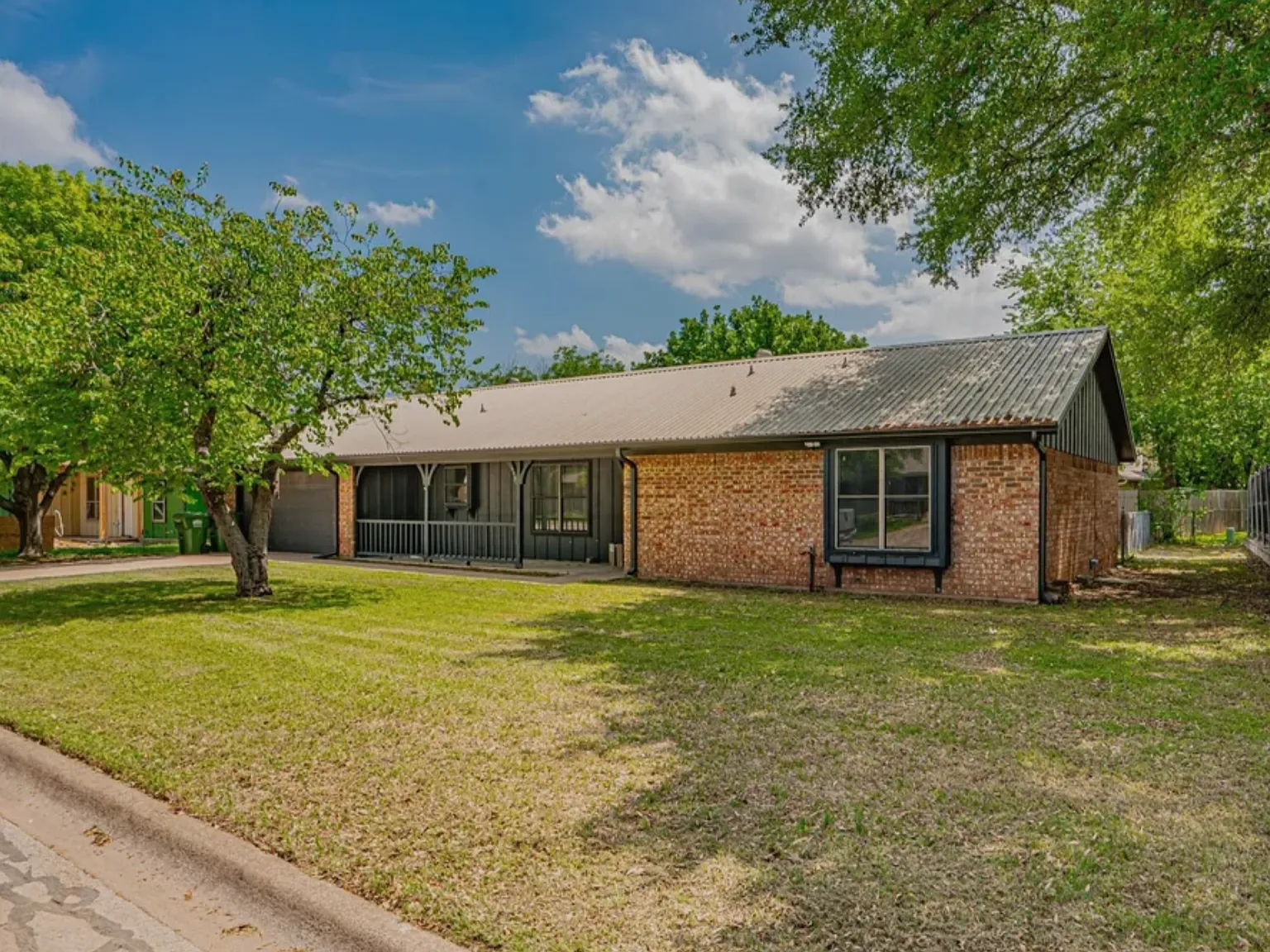 113 Wheeler Dr — Photo 1