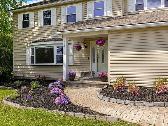 3rd image of 5881 Fieldstone Dr
