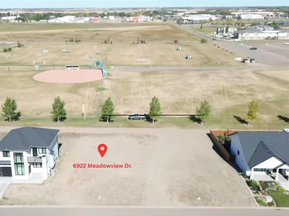 6922 Meadowview Dr, Stettler, AB T4K 1M4